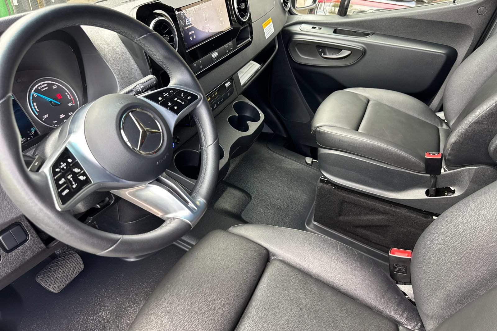 Used 2024 Mercedes-Benz eSprinter 170 Cargo image 17