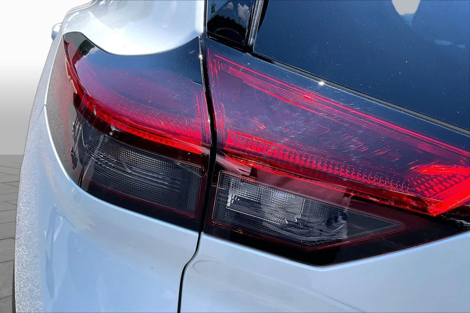 Used 2024 Nissan Rogue SL w/ SL Premium Package FWD image 29
