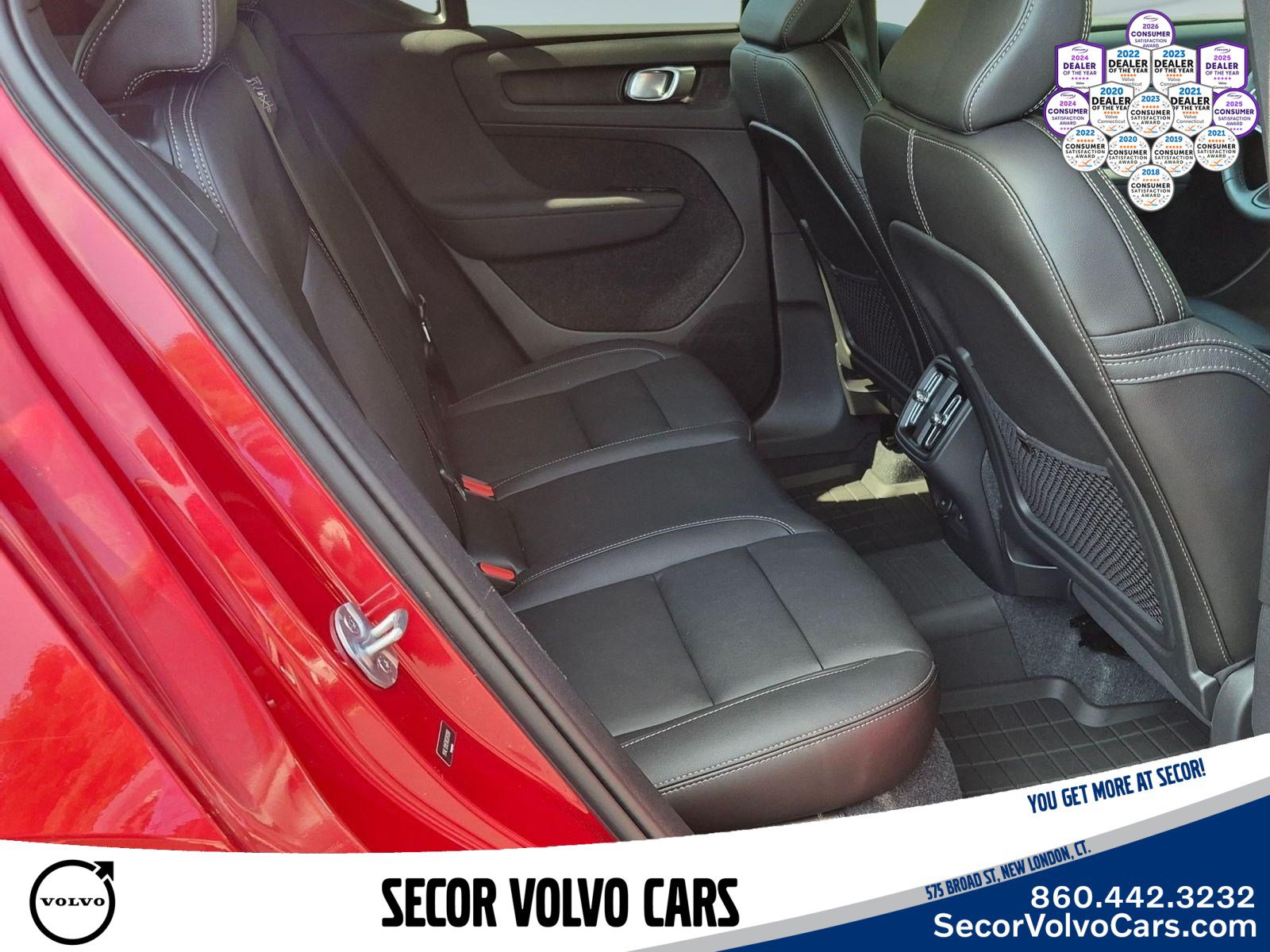 Used 2024 Volvo XC40 B5 Plus w/ Protection Package Premier AWD/4WD image 27