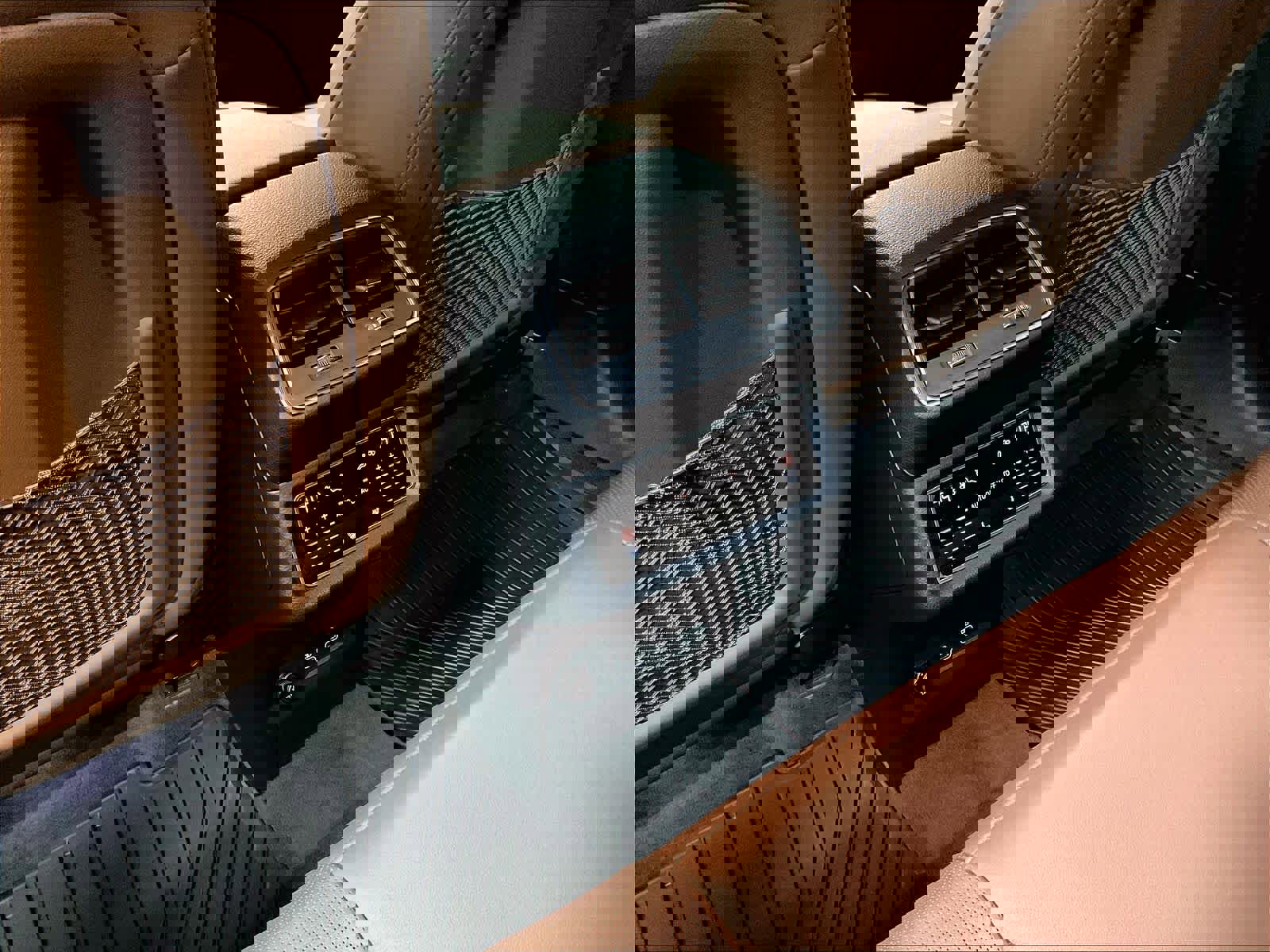 Certified 2024 Audi Q8 e-tron Premium Plus image 34