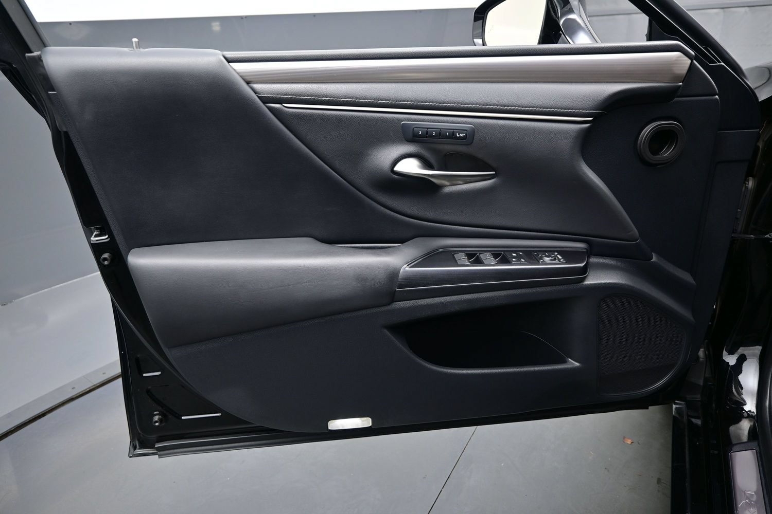 Used 2021 Lexus ES 250 F Sport w/ Accessory Package 2 AWD/4WD image 12