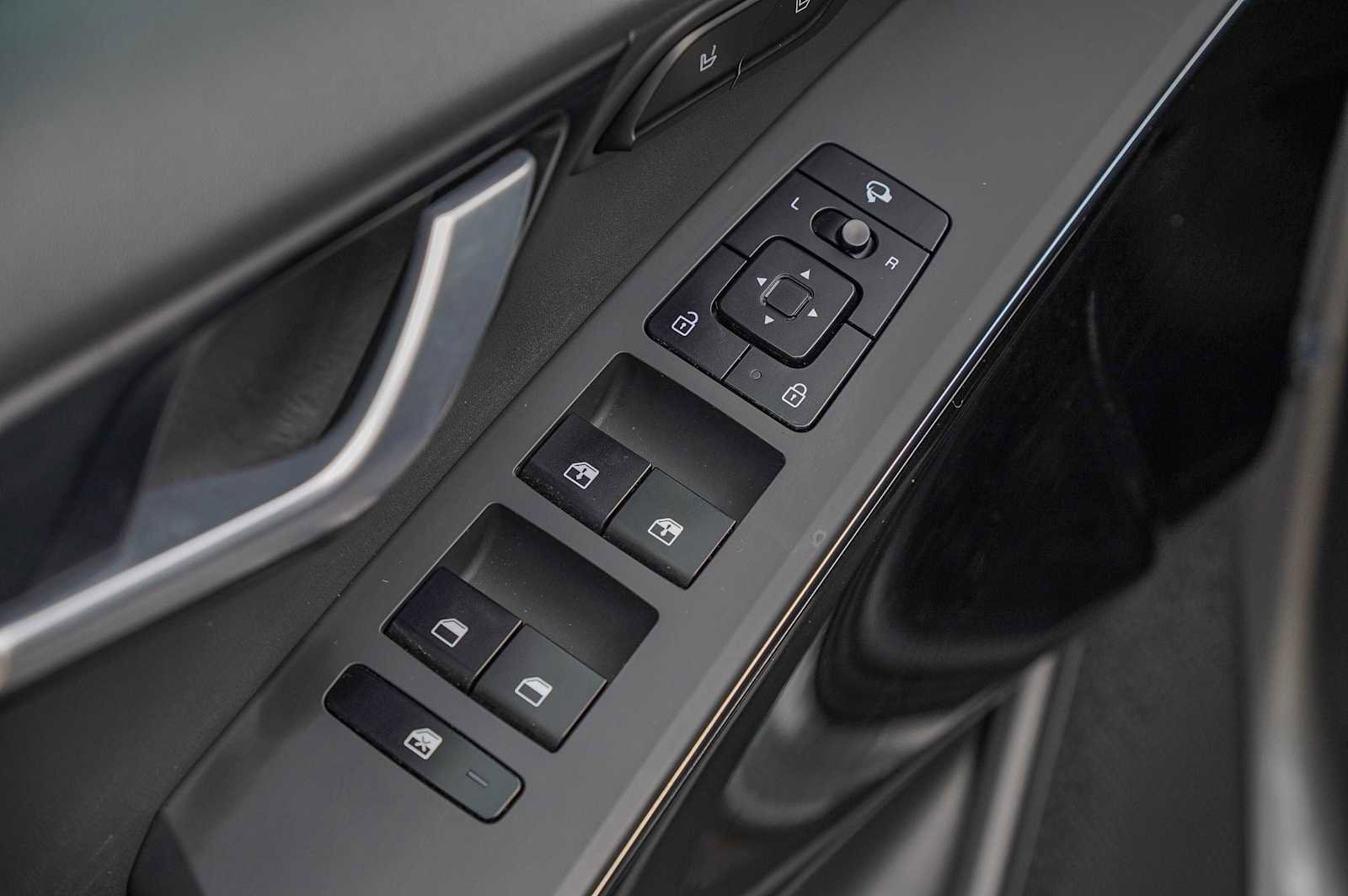 Certified 2024 Kia Niro SX Touring image 25