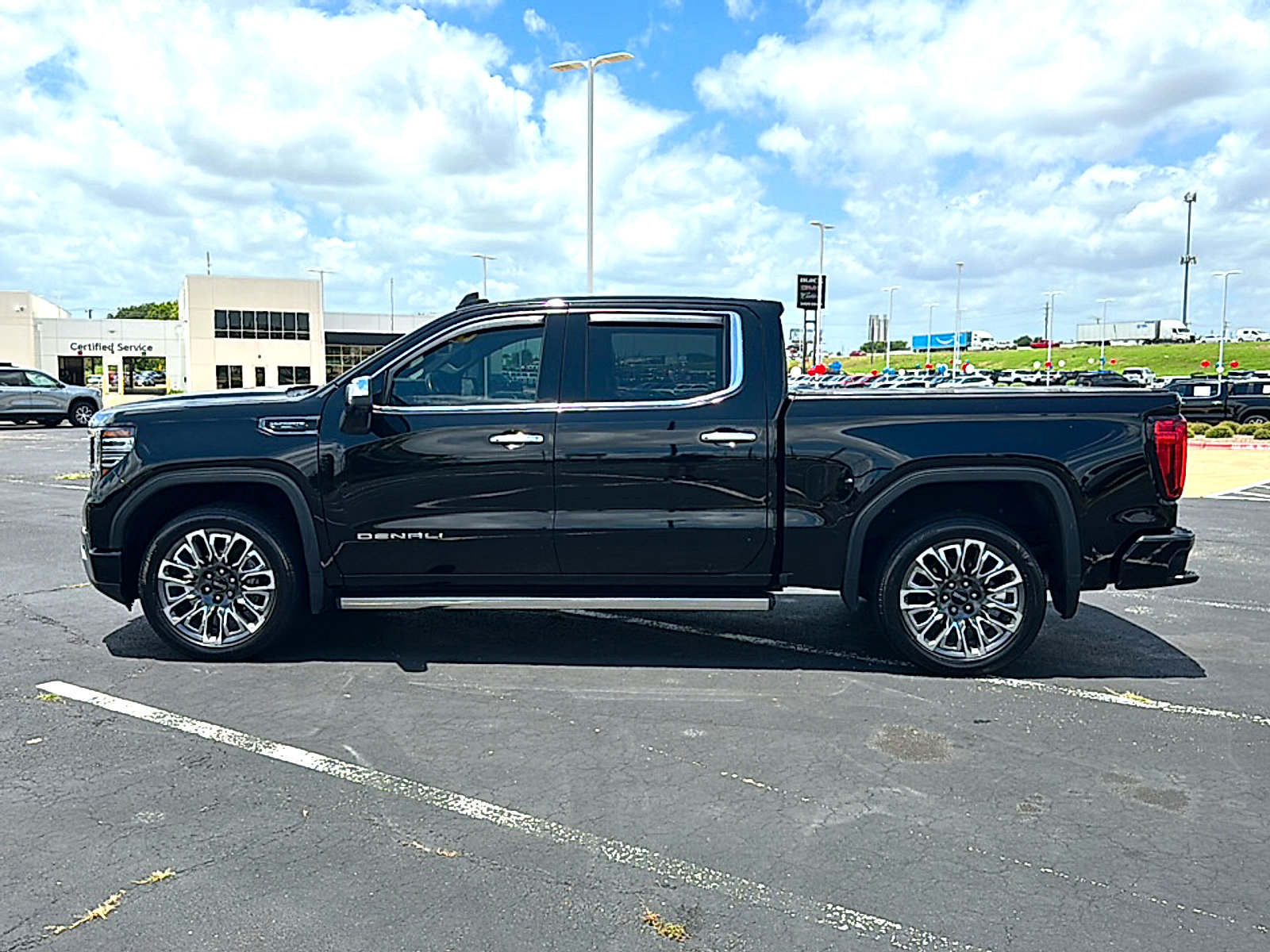 Used 2023 GMC Sierra 1500 Denali Ultimate AWD/4WD image 5