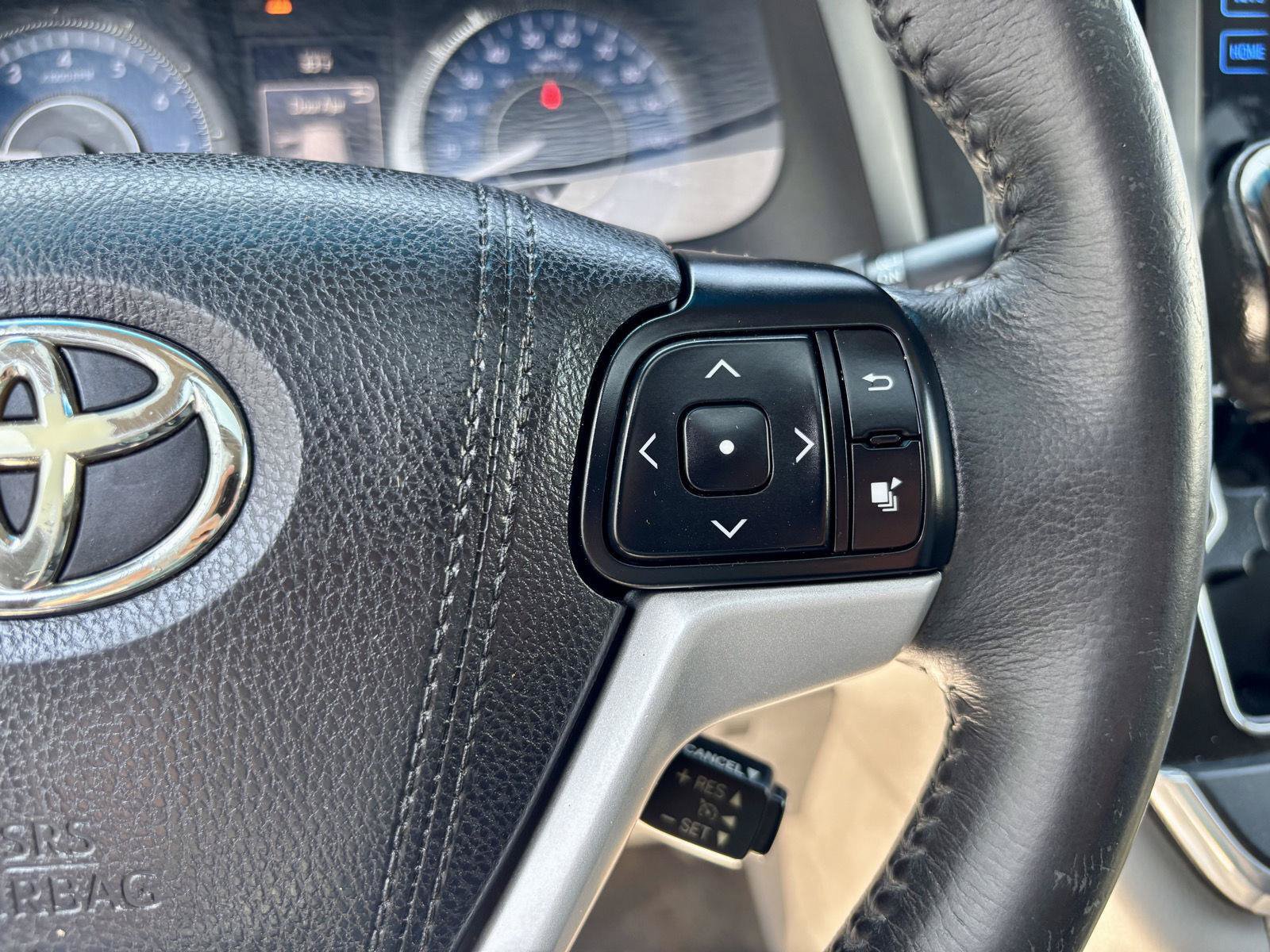 Used 2017 Toyota Sienna XLE w/ XLE Navigation Package FWD image 32