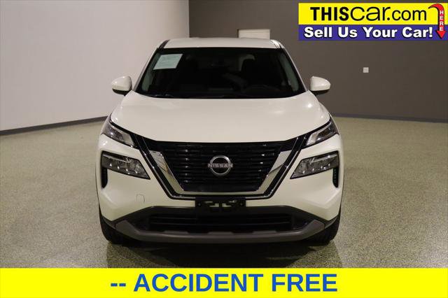 Used 2023 Nissan Rogue SV image 2