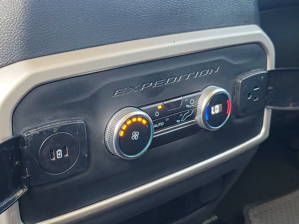 Used 2024 Ford Expedition XLT RWD image 13