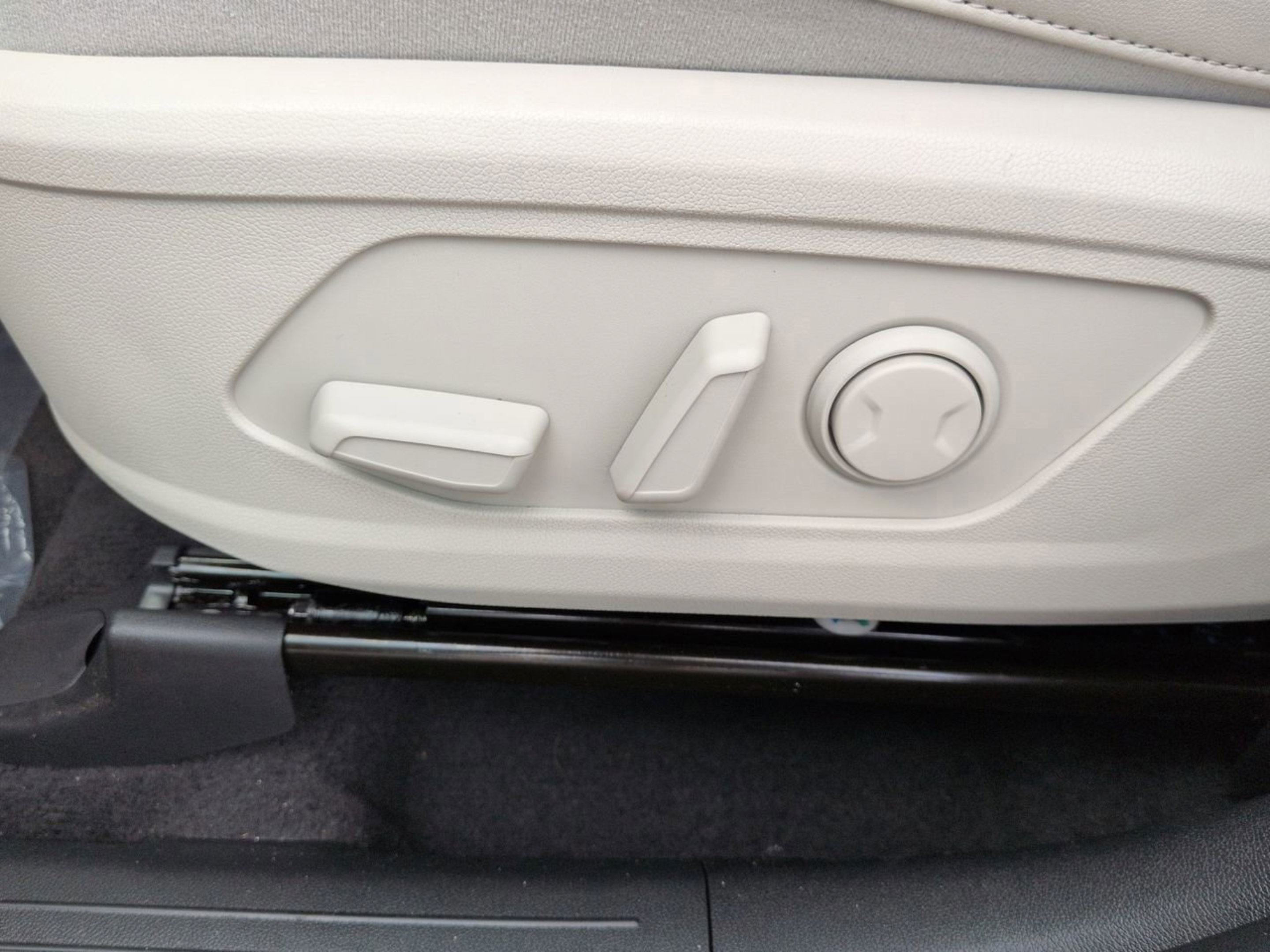 New 2026 Kia Sorento S w/ S Panoramic Sunroof Package FWD image 22