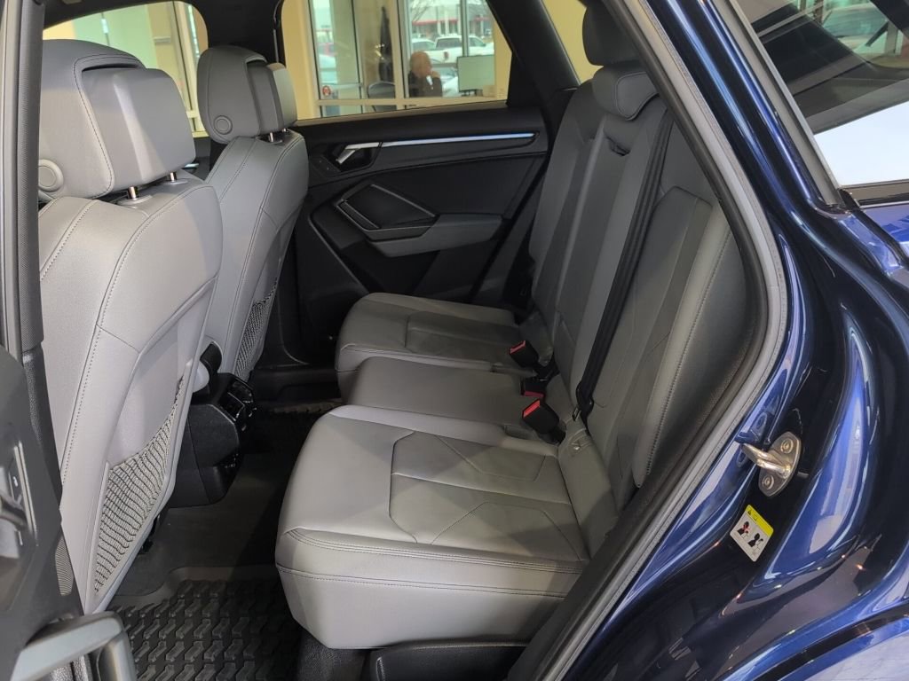 Used 2024 Audi Q3 2.0T Premium Plus w/ Premium Plus Package image 33