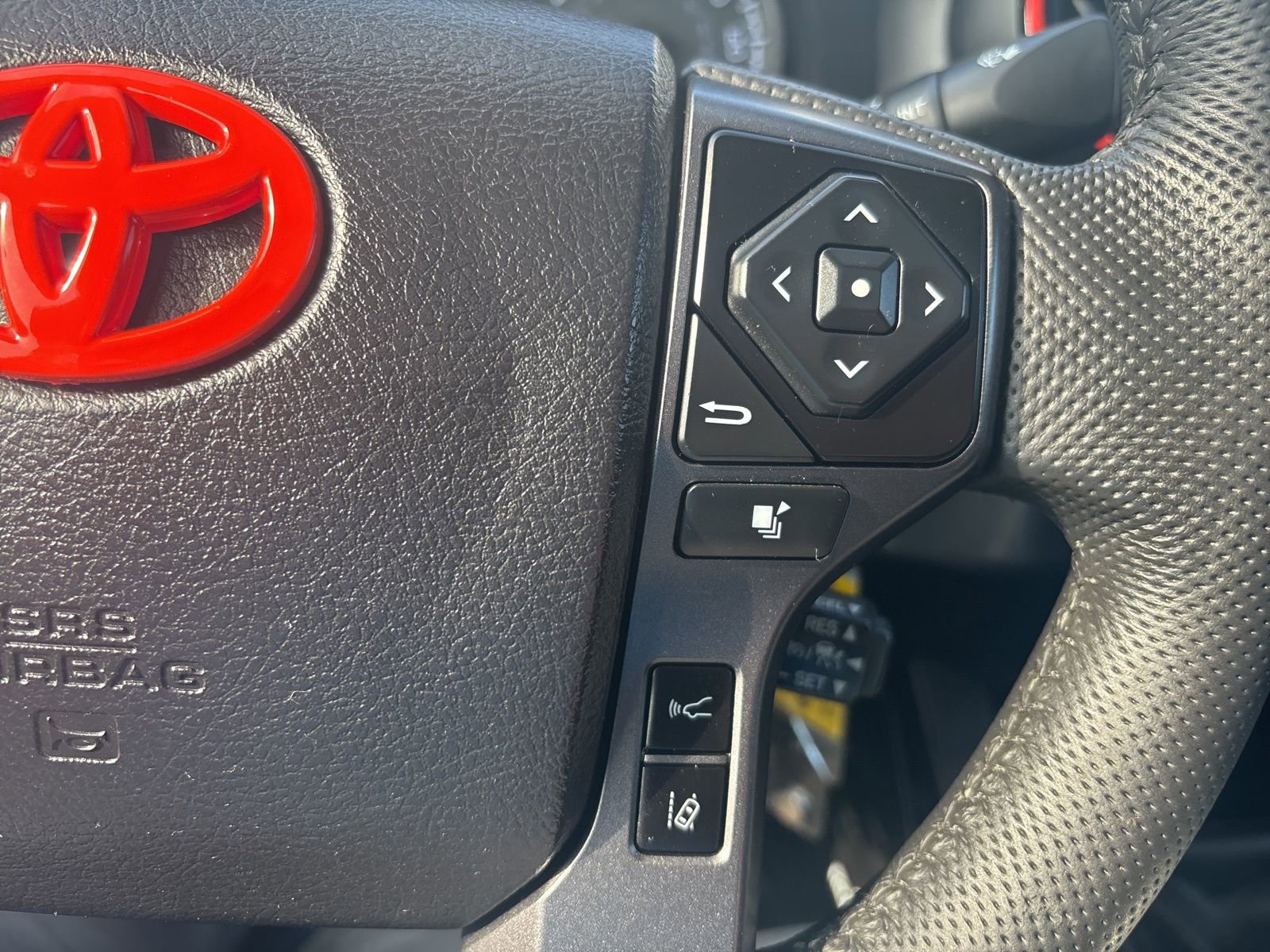 Used 2022 Toyota Tacoma TRD Off-Road image 14