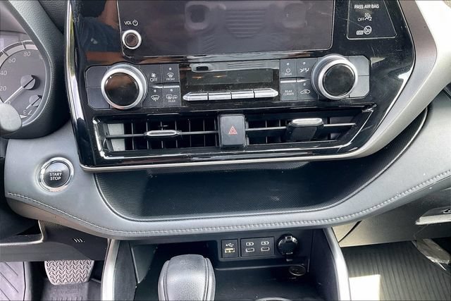 Used 2023 Toyota Highlander L FWD image 15