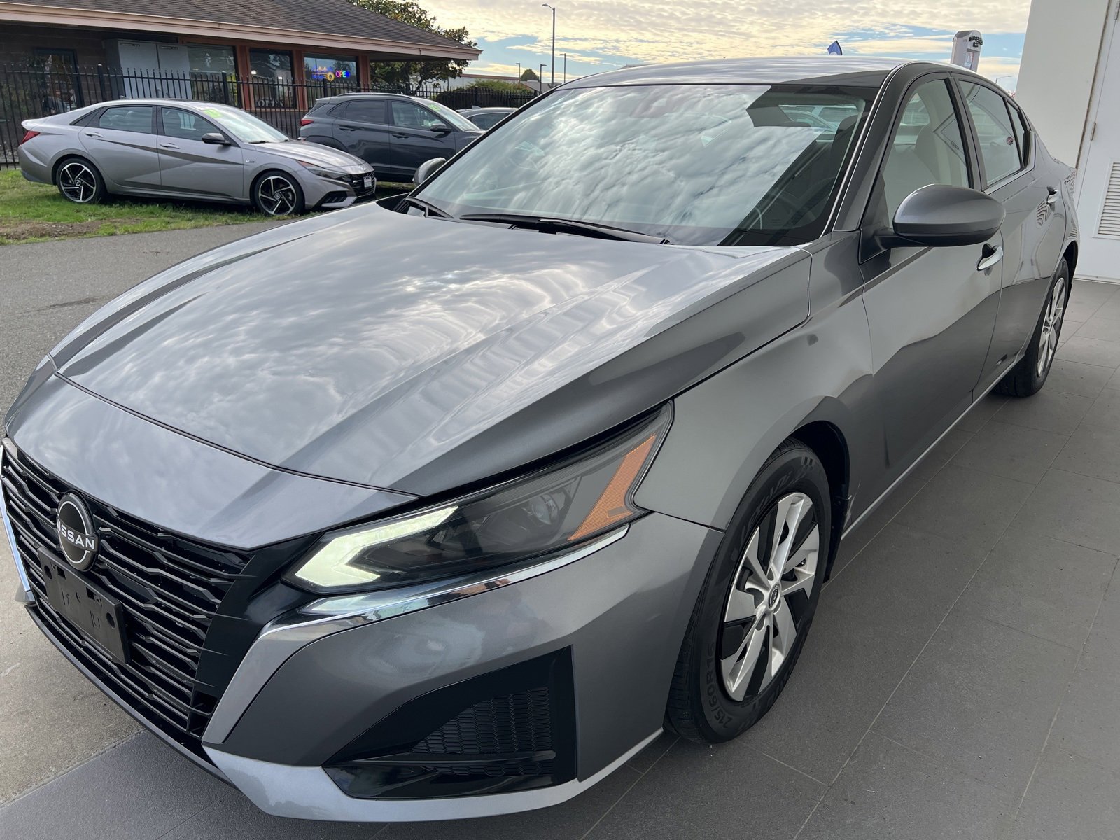 Used 2023 Nissan Altima 2.5 S image 2