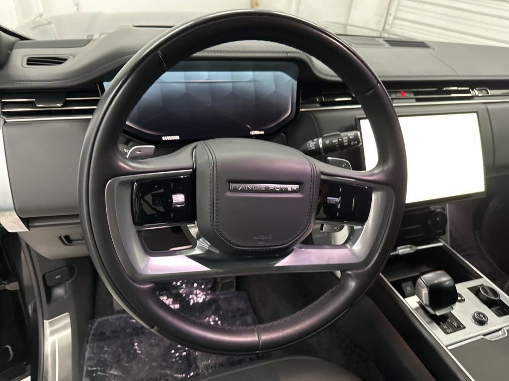 Used 2023 Land Rover Range Rover SV image 11