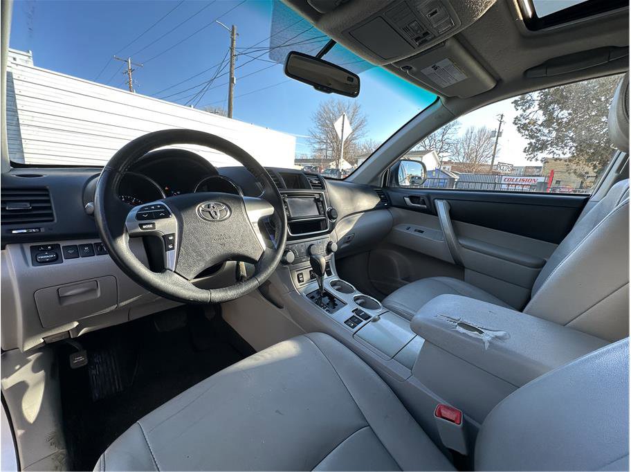 Used 2013 Toyota Highlander SE image 17