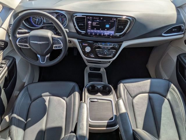 Used 2024 Chrysler Pacifica Touring-L image 26