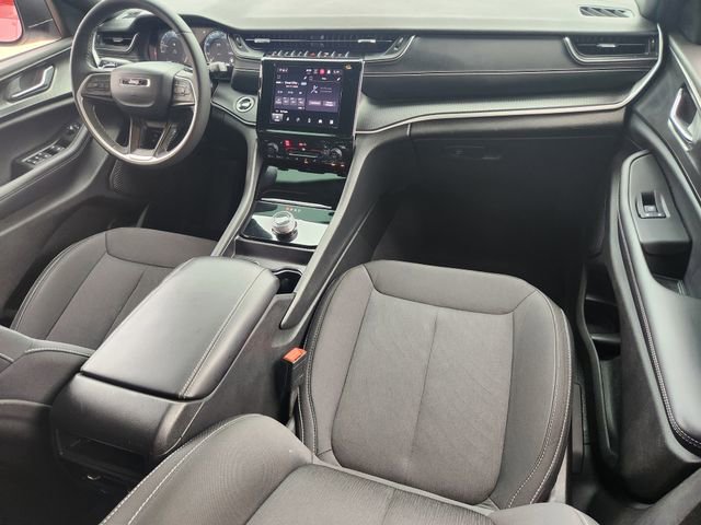 Certified 2025 Jeep Grand Cherokee Laredo w/ Luxury Tech Group I RWD image 23