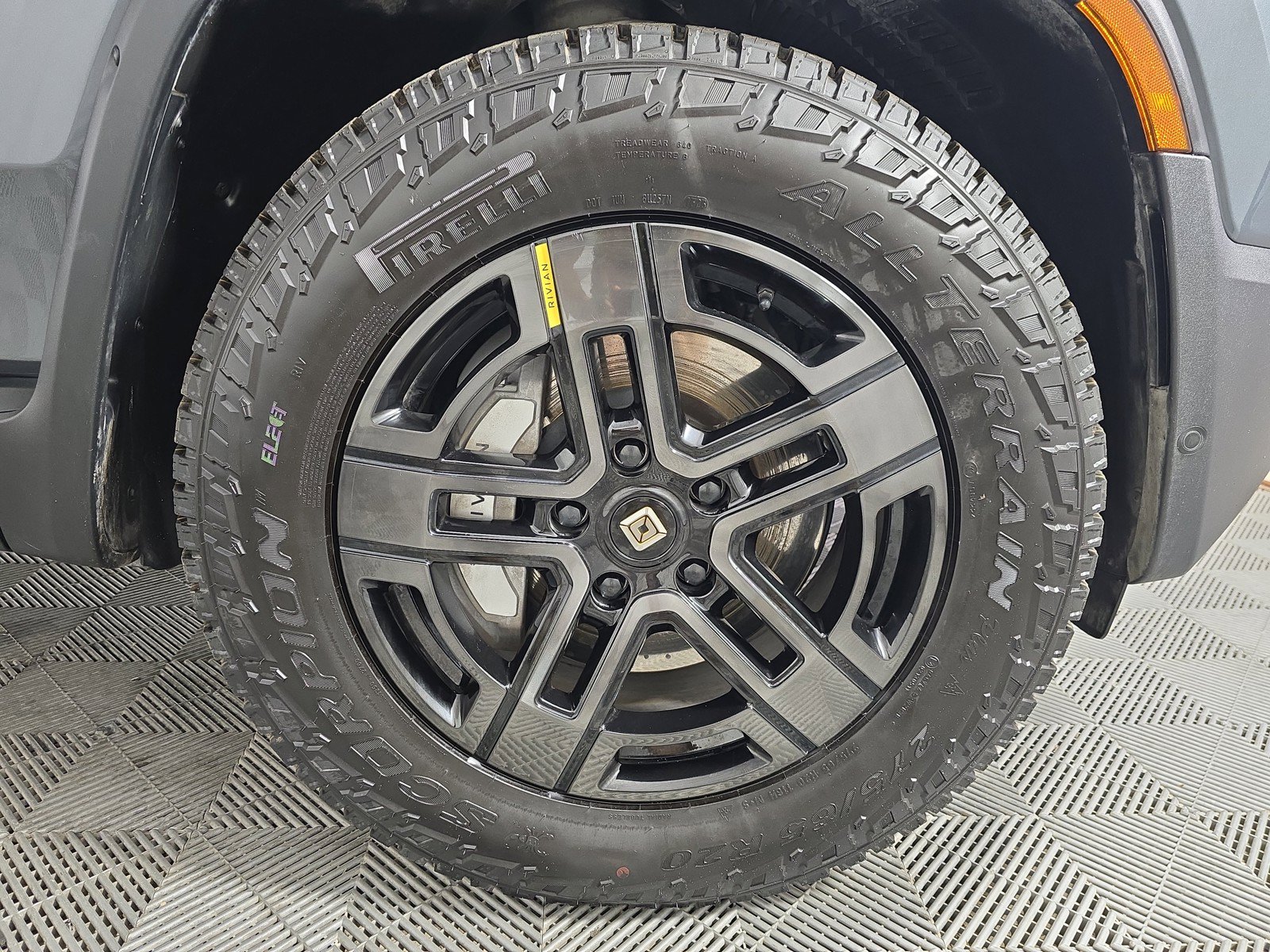 Used 2024 Rivian R1T Adventure AWD/4WD image 12