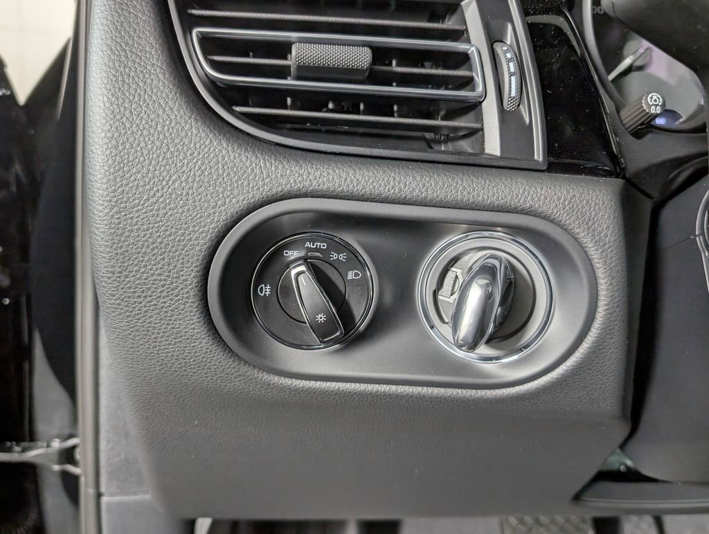 New 2026 Porsche Macan Turbo image 32