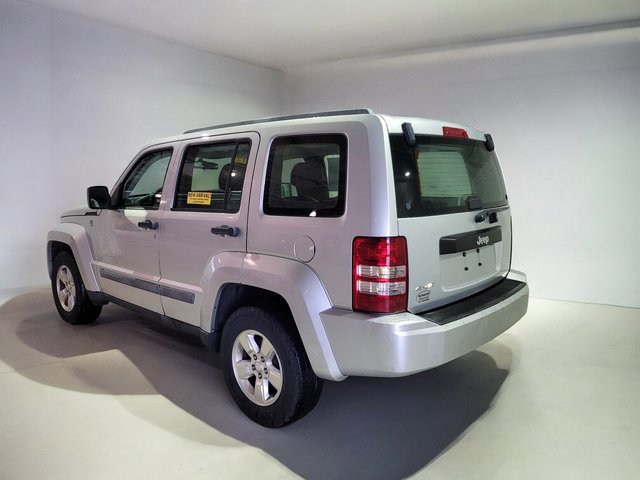 Used 2012 Jeep Liberty Sport image 11