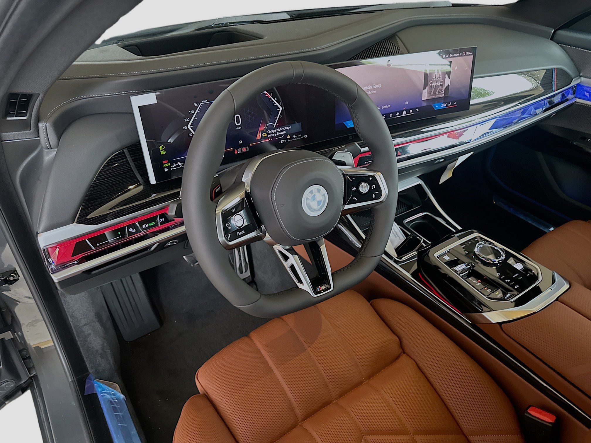 New 2026 BMW 750e xDrive w/ Premium Package image 7