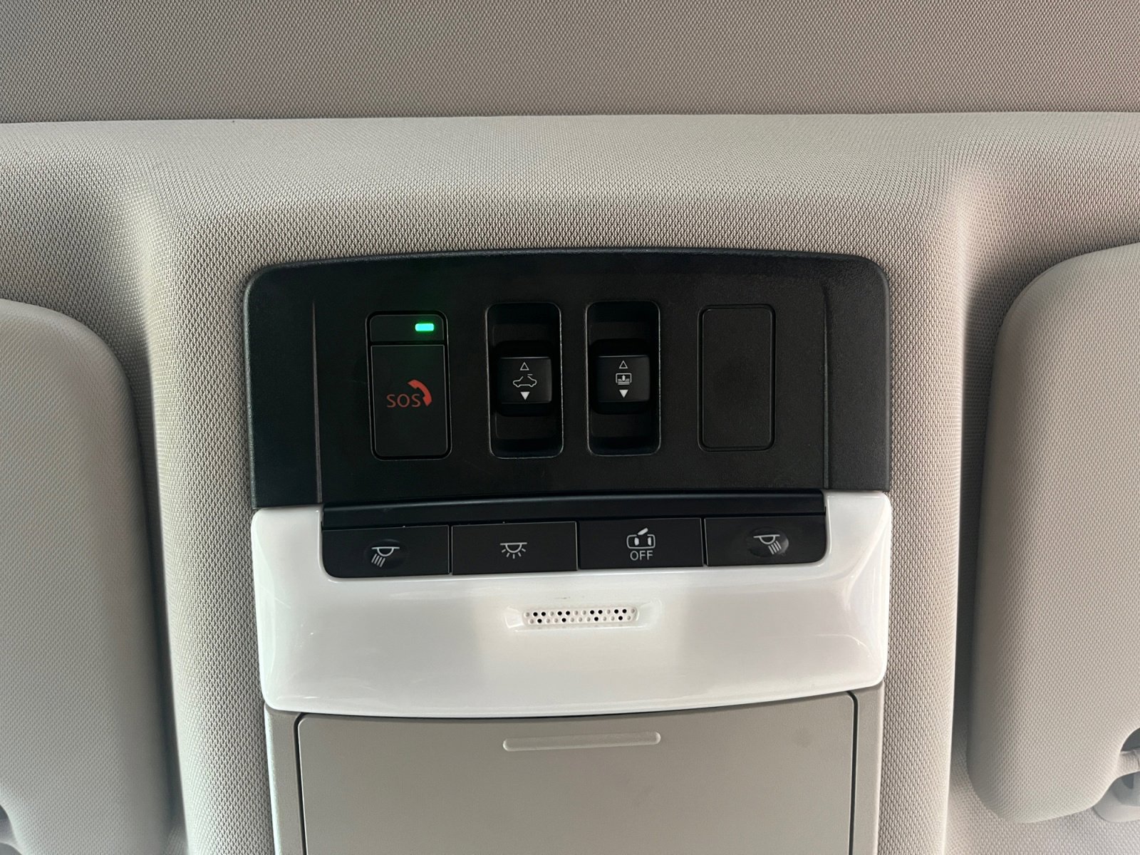 Used 2023 Nissan Rogue SL w/ SL Premium Package image 31