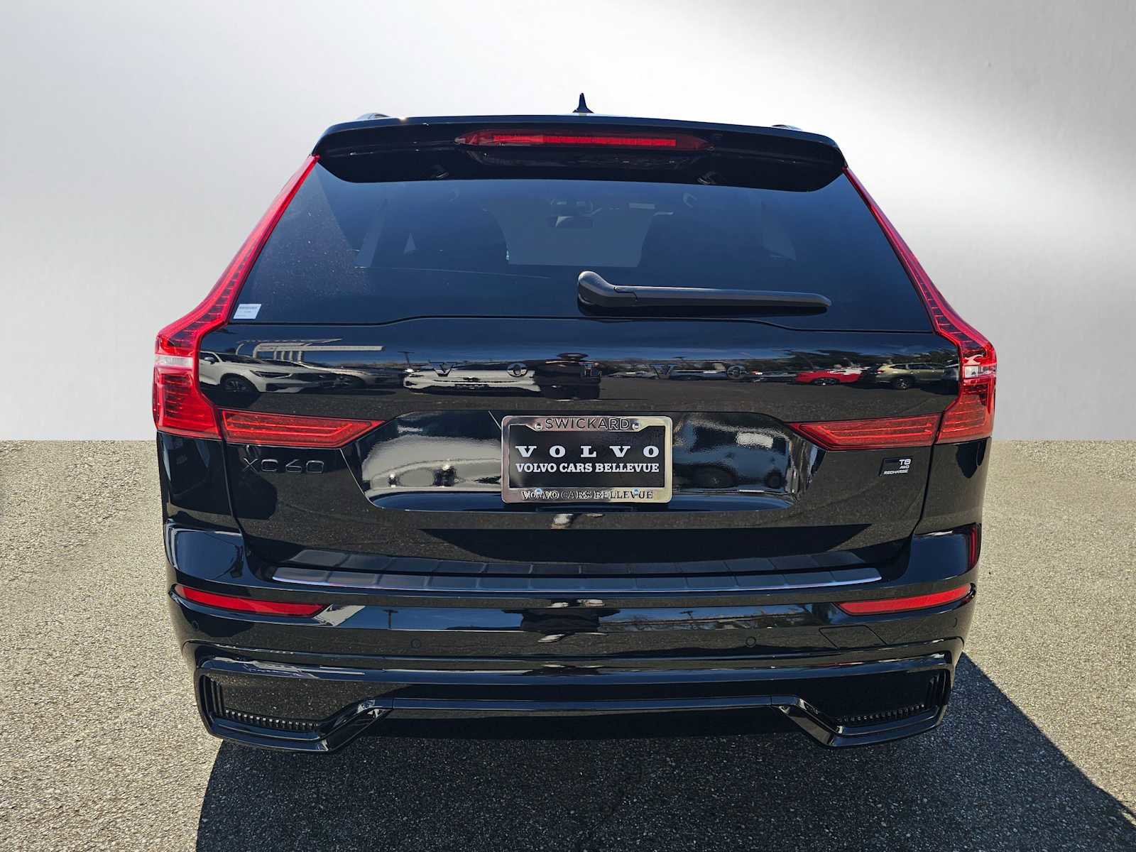 Certified 2024 Volvo XC60 T8 Ultimate w/ Protection Package Premier AWD/4WD image 5