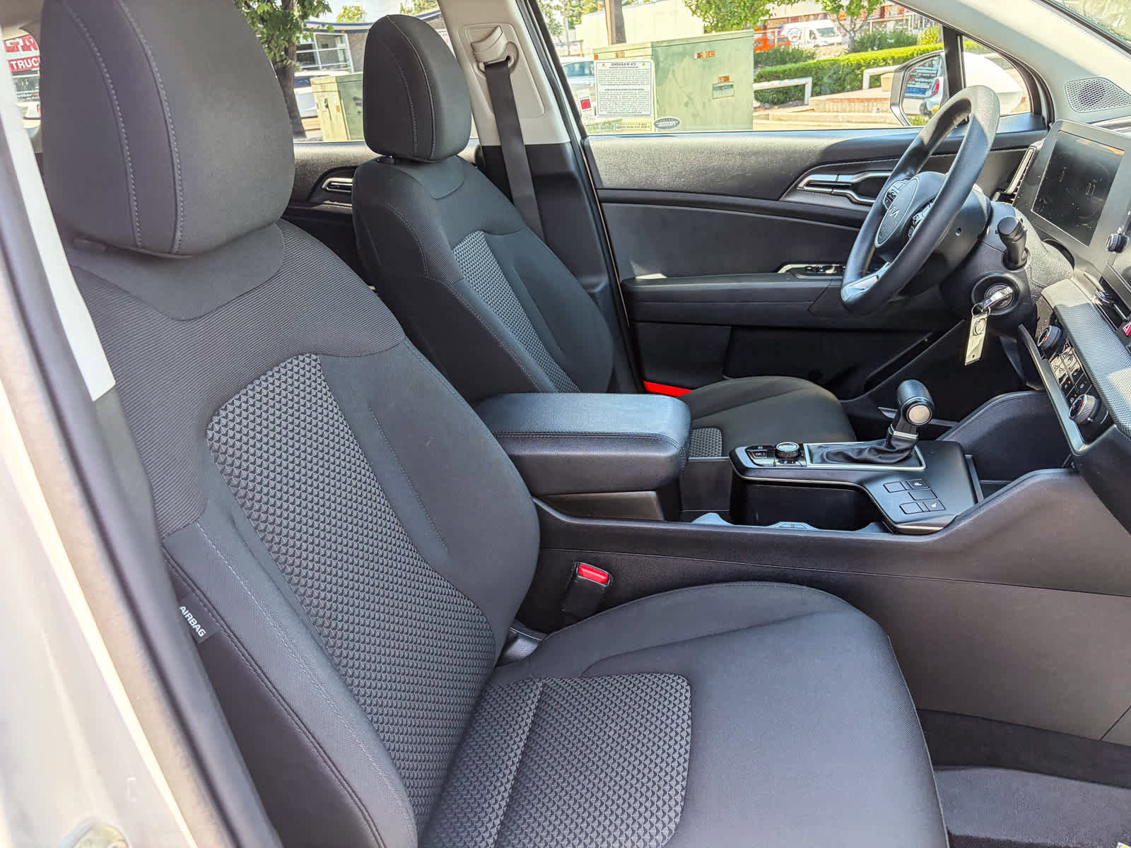 Used 2024 Kia Sportage LX AWD/4WD image 15