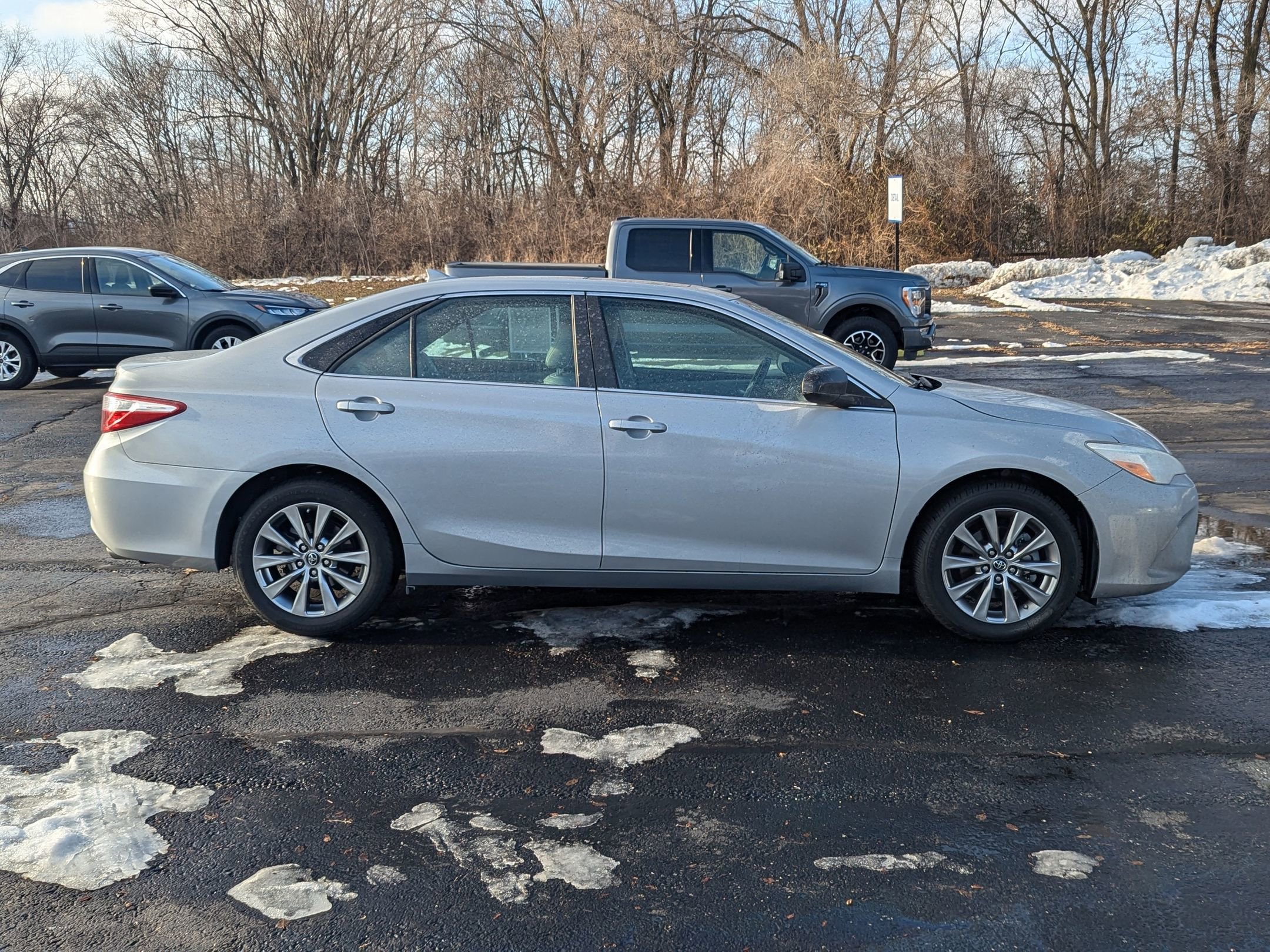 Used 2017 Toyota Camry XSE image 6
