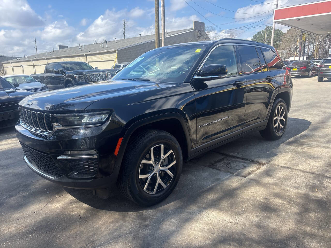 Used 2024 Jeep Grand Cherokee Limited w/ Trailer Tow Package image 2