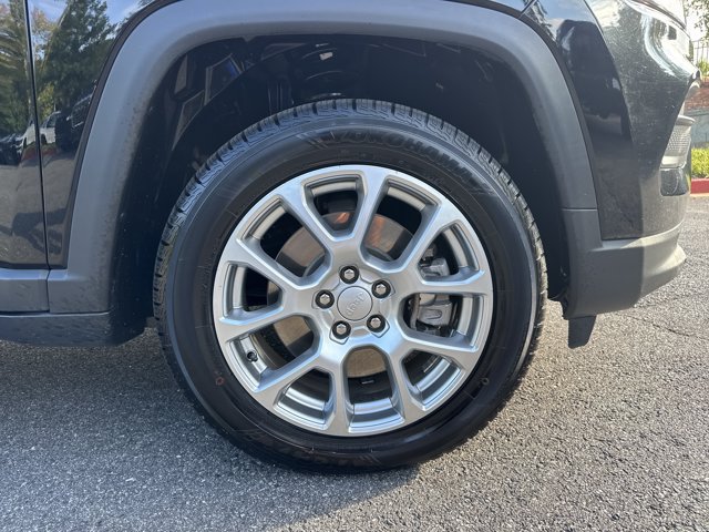 Certified 2023 Jeep Compass Latitude w/ Sun and Sound Group AWD/4WD image 14