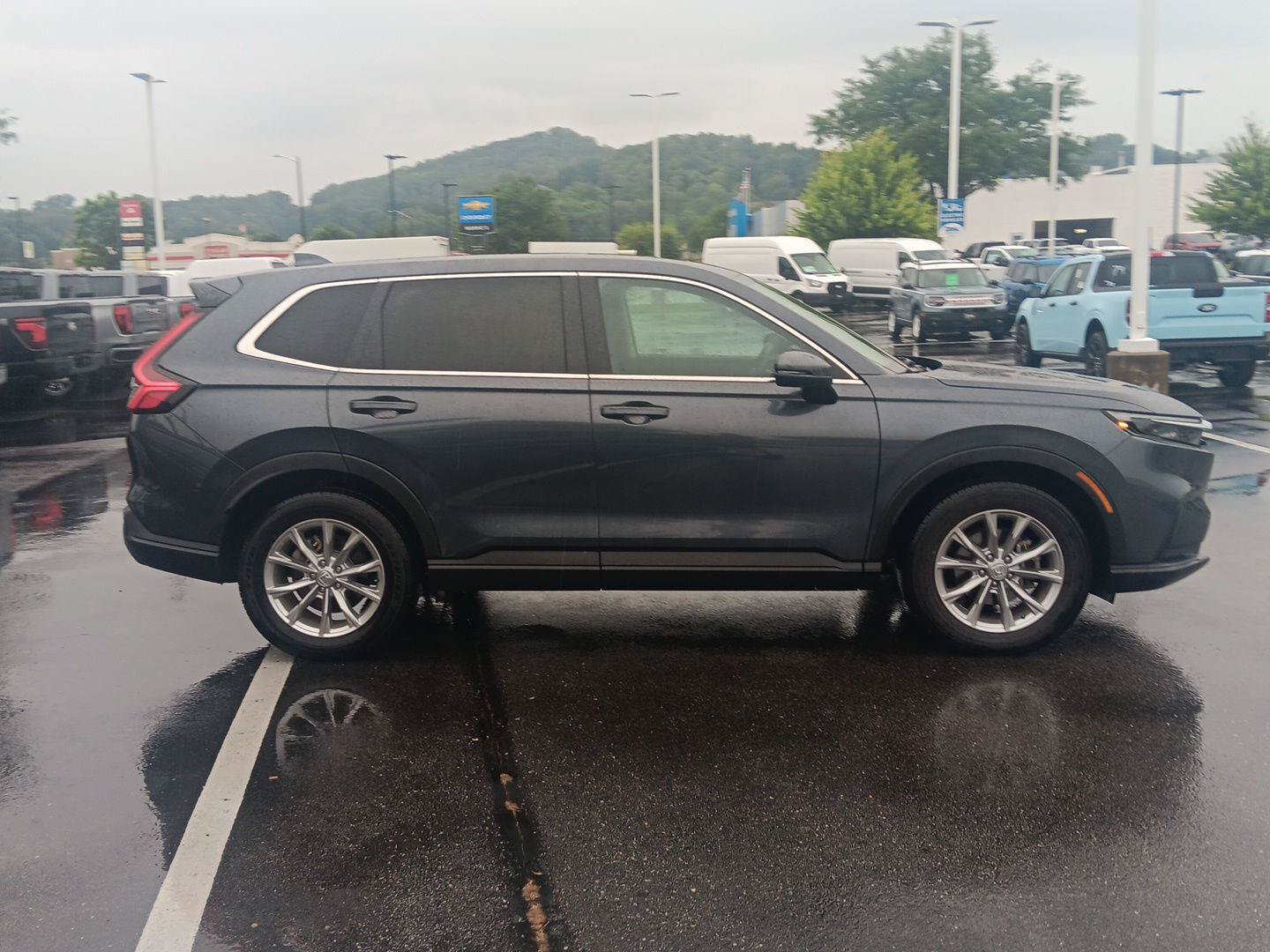 Used 2023 Honda CR-V EX image 3
