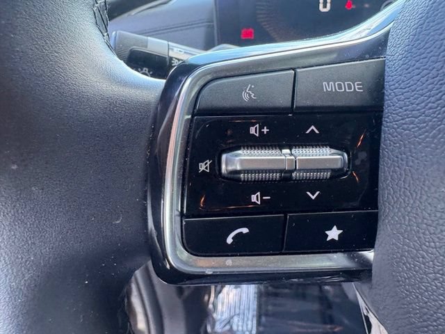 Used 2025 Kia Carnival FWD image 20