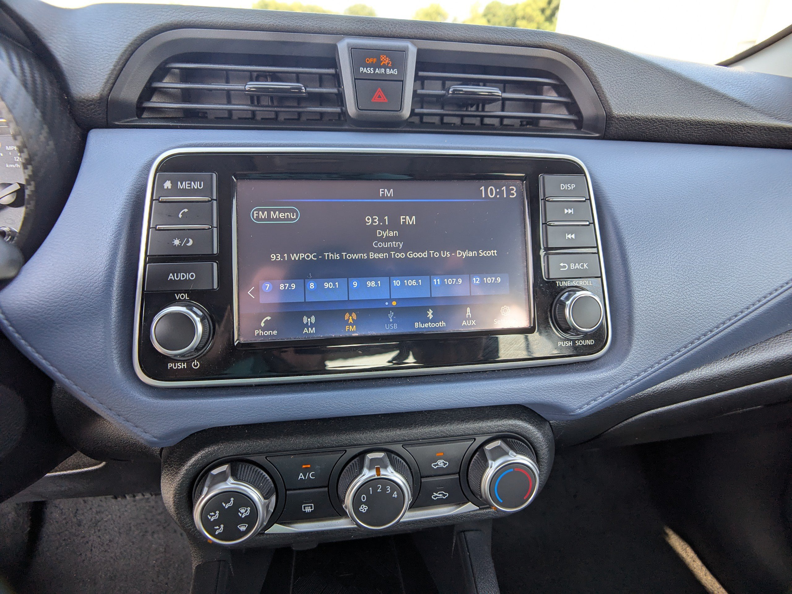 Used 2024 Nissan Versa SV FWD image 18