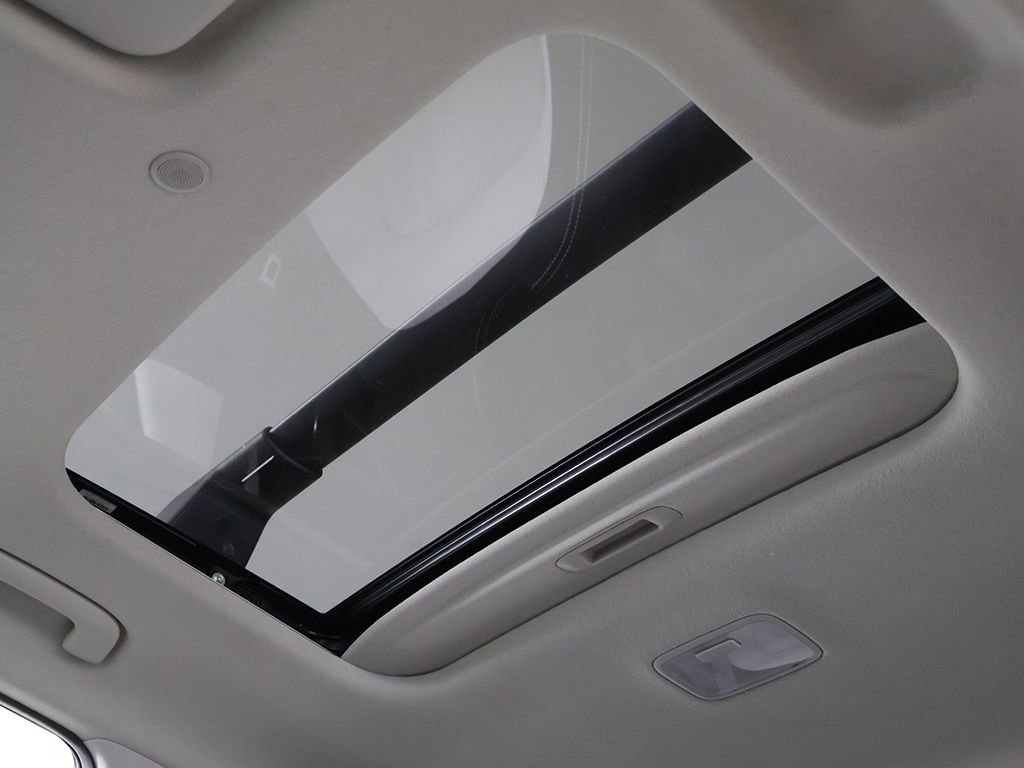 Certified 2024 Hyundai Venue SEL image 16