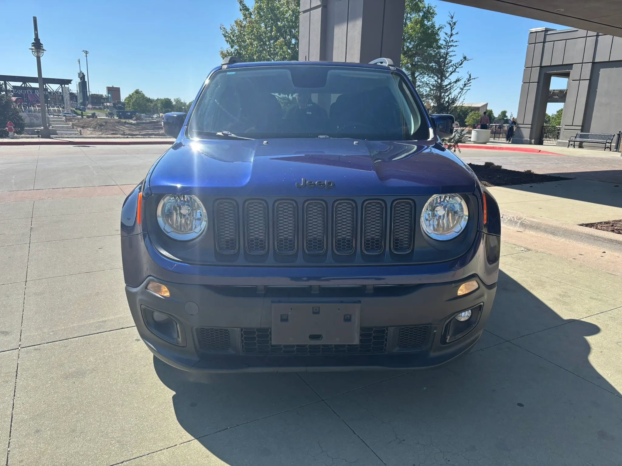 Used 2018 Jeep Renegade Altitude FWD image 2