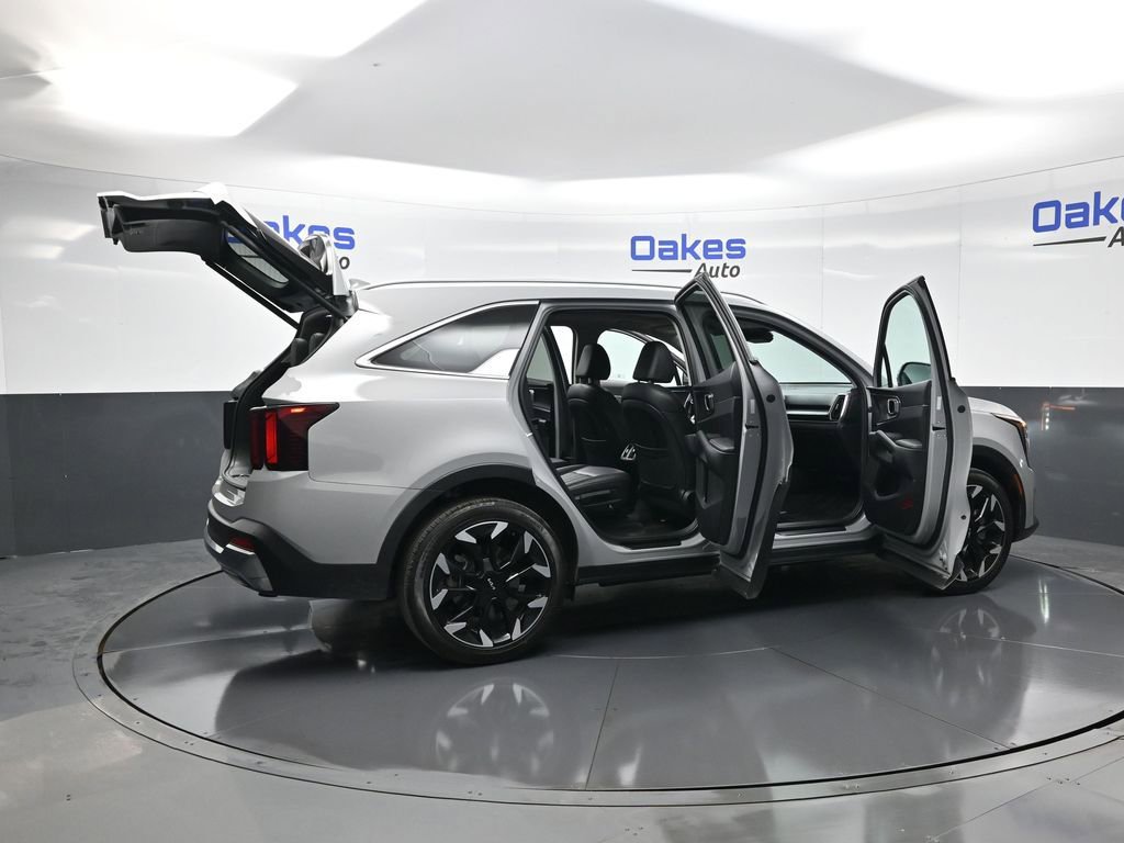 Certified 2024 Kia Sorento EX w/ Panoramic Sunroof Package image 58