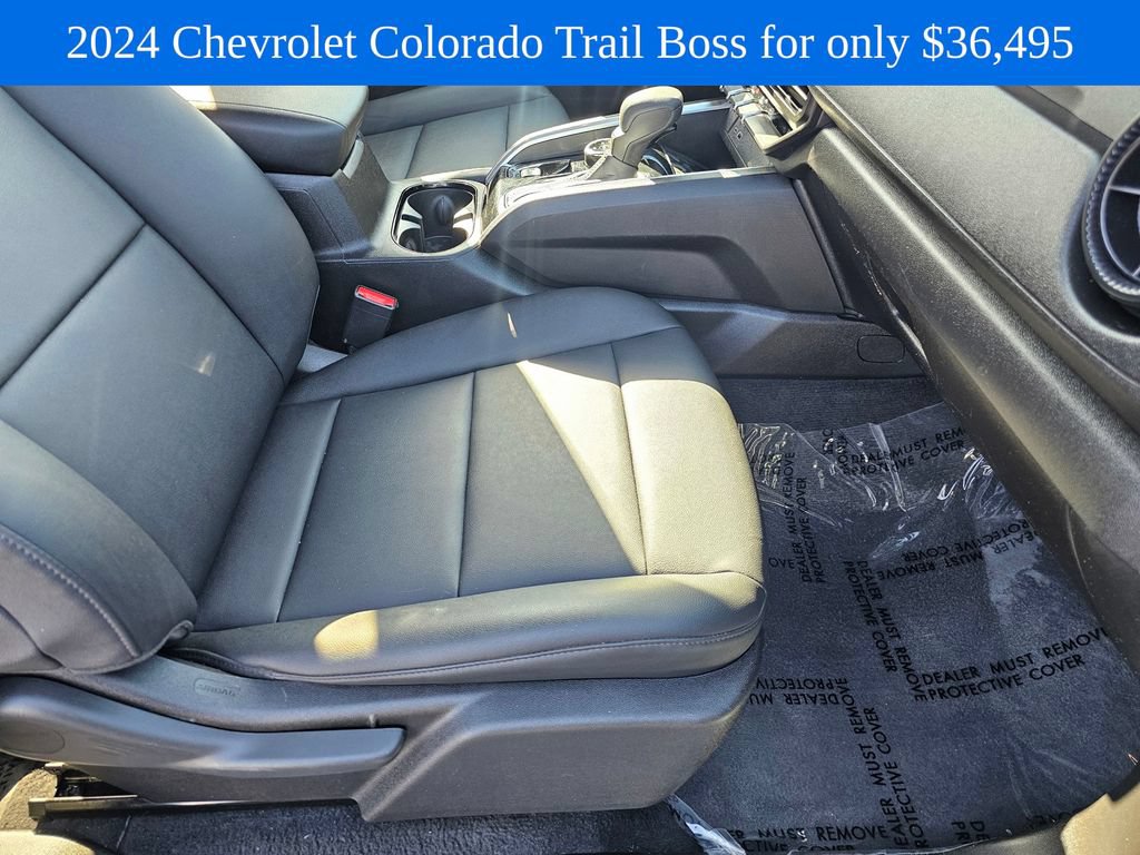 Used 2024 Chevrolet Colorado Trail Boss w/ Advanced Trailering Package AWD/4WD image 11