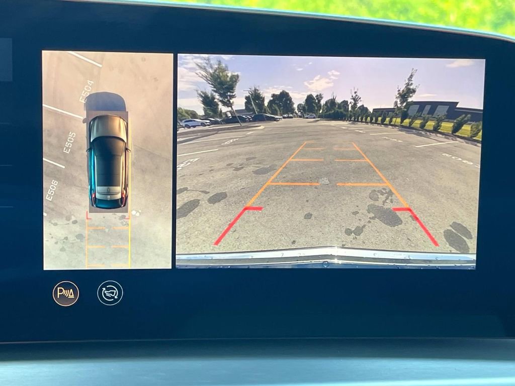 New 2025 Cadillac Lyriq Luxury image 33