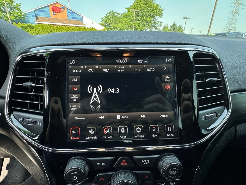 Used 2020 Jeep Grand Cherokee Altitude AWD/4WD image 28