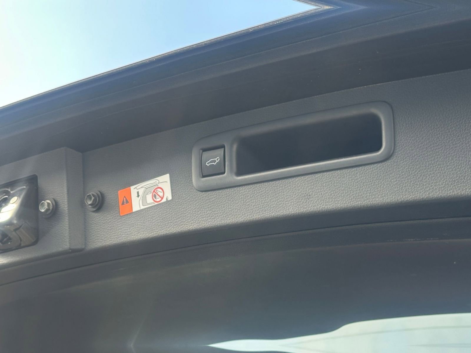 Used 2025 Toyota Highlander LE FWD image 23