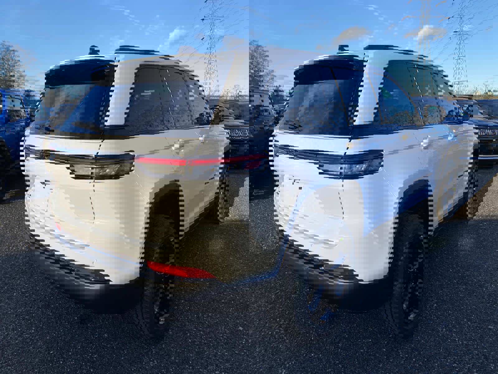 New 2025 Jeep Grand Cherokee Laredo image 3