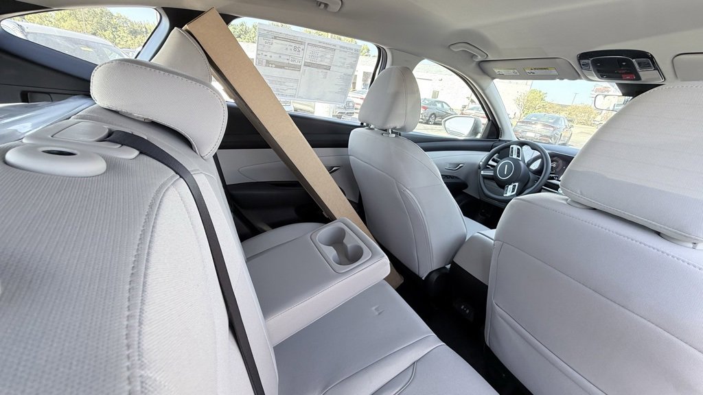New 2026 Hyundai Tucson SE image 18