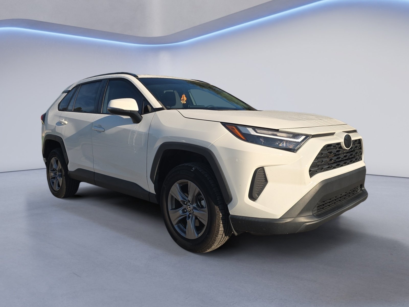 Used 2022 Toyota RAV4 XLE w/ Convenience Package AWD/4WD image 9