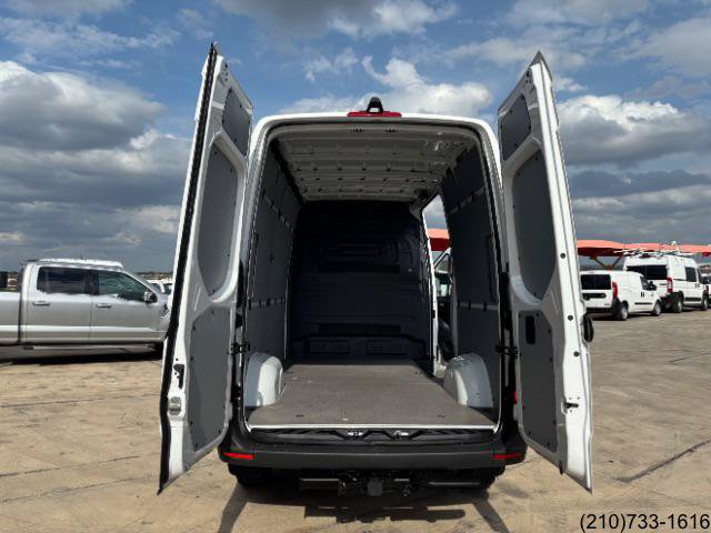 Used 2025 Mercedes-Benz Sprinter 2500 image 23
