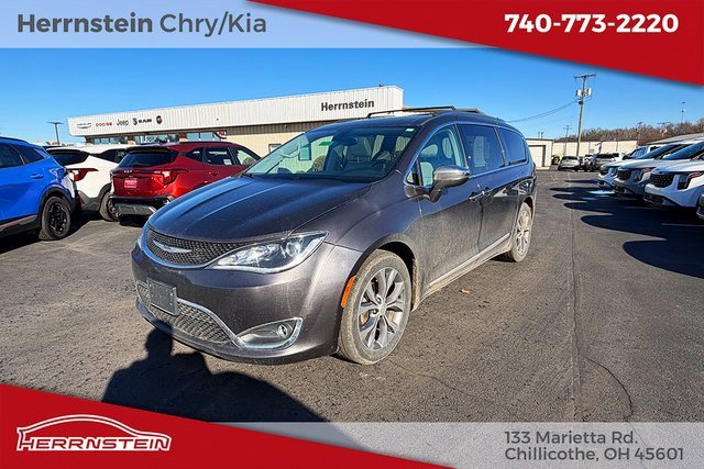 Used 2018 Chrysler Pacifica Limited w/ Tire & Wheel Group image 4