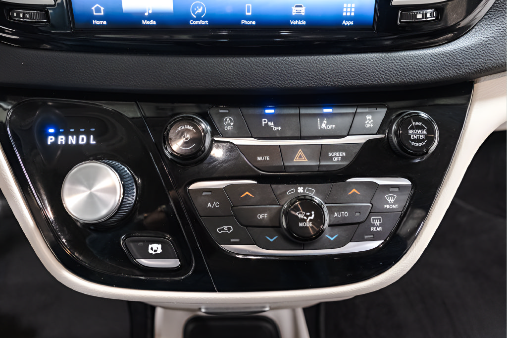 Used 2023 Chrysler Pacifica Touring-L FWD image 14