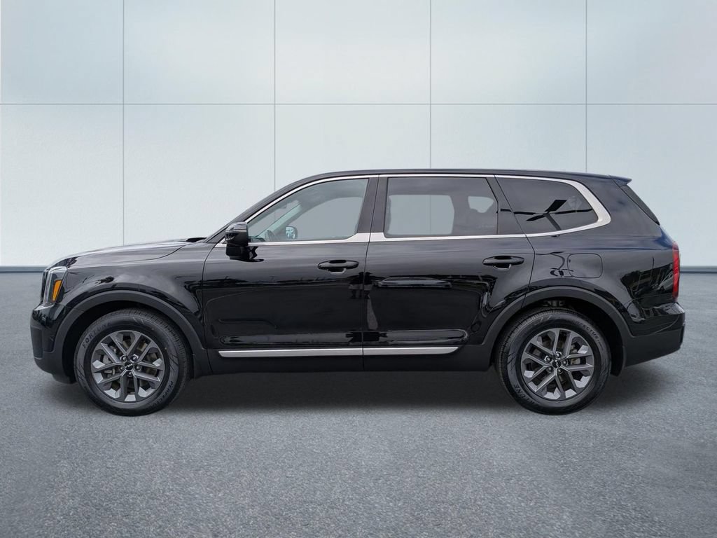 Used 2023 Kia Telluride LX FWD image 3