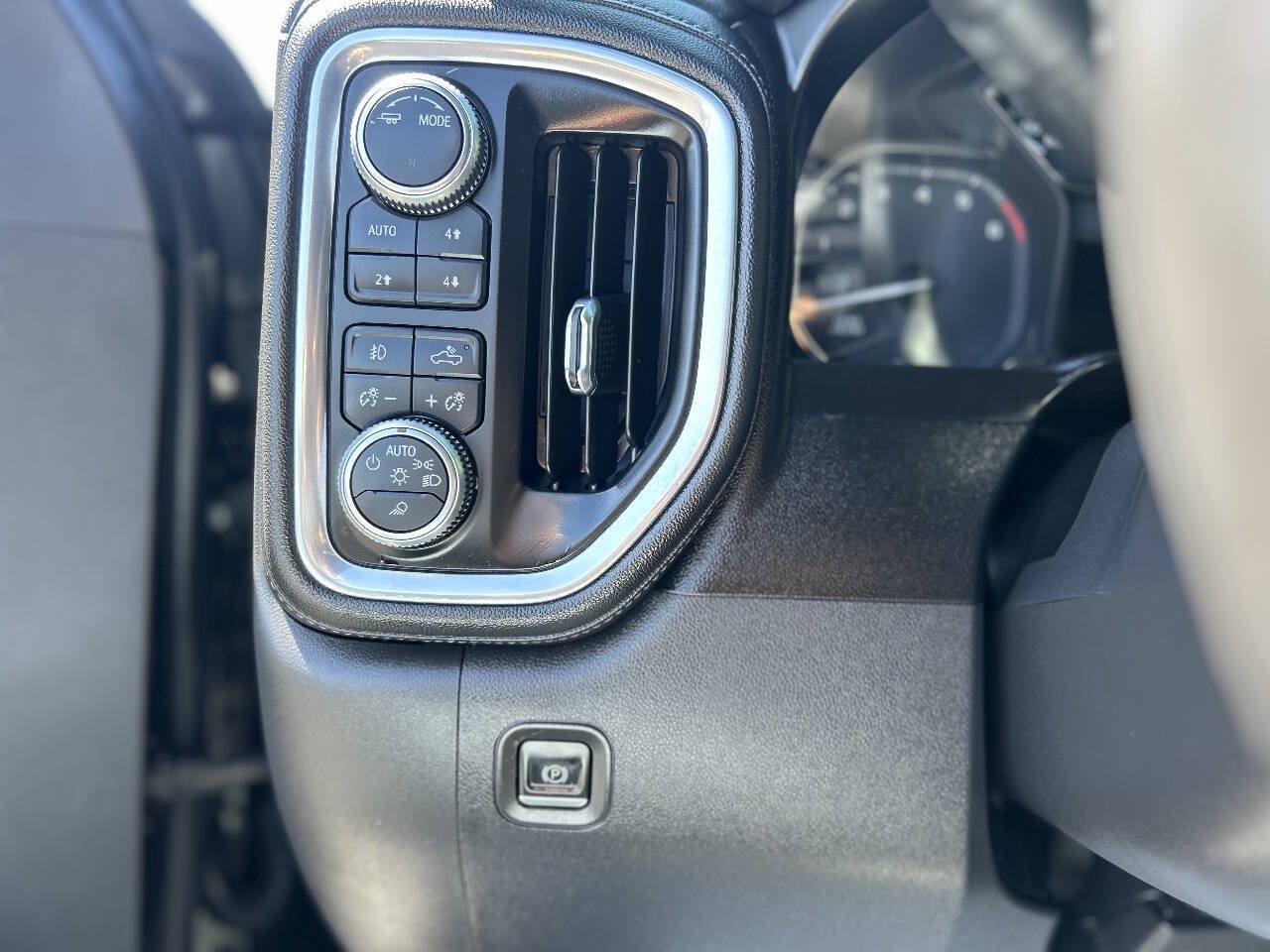 Used 2020 GMC Sierra 1500 SLT w/ SLT Premium Plus Package AWD/4WD image 12