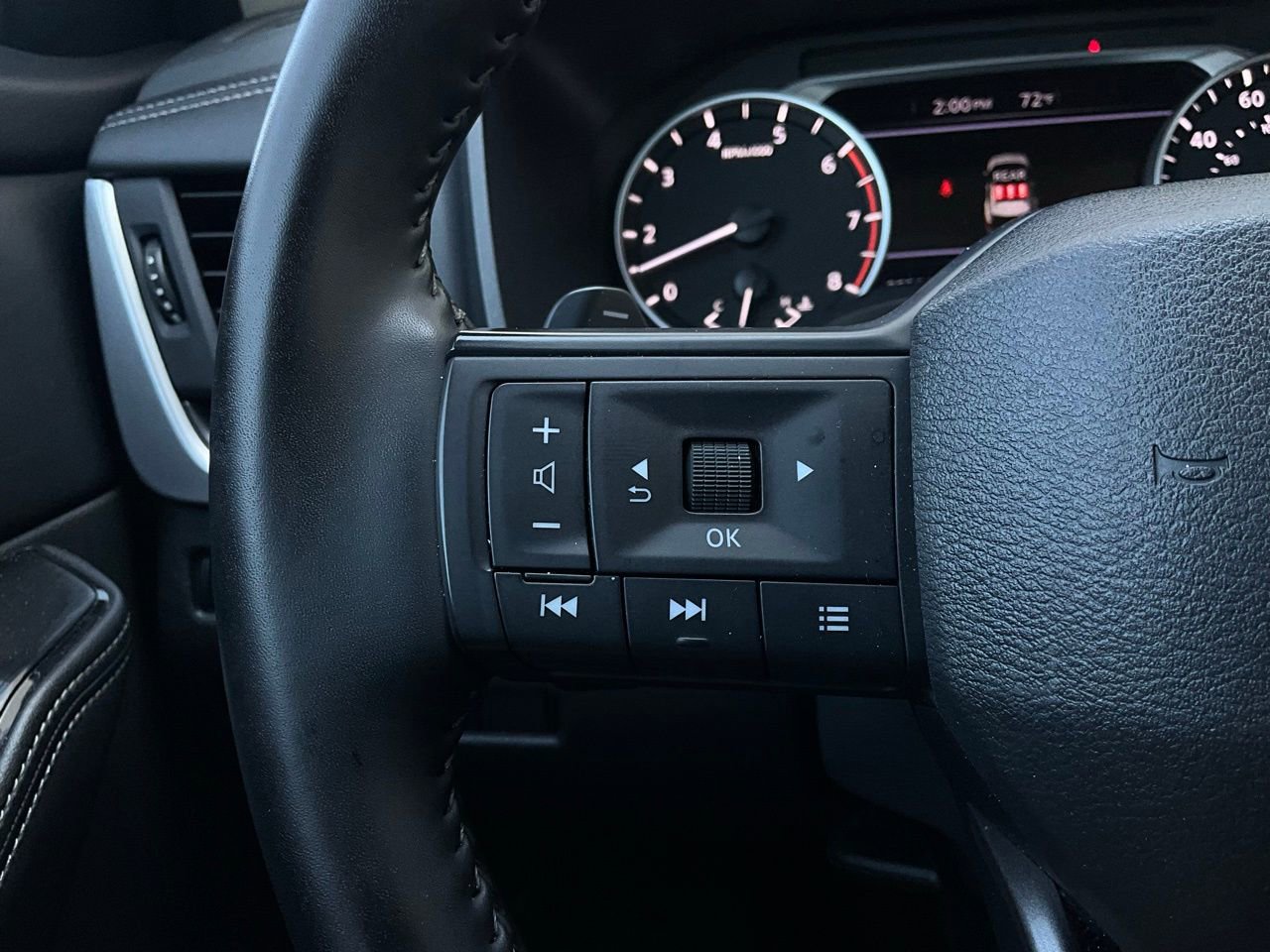 Used 2025 Nissan Rogue SV FWD image 33