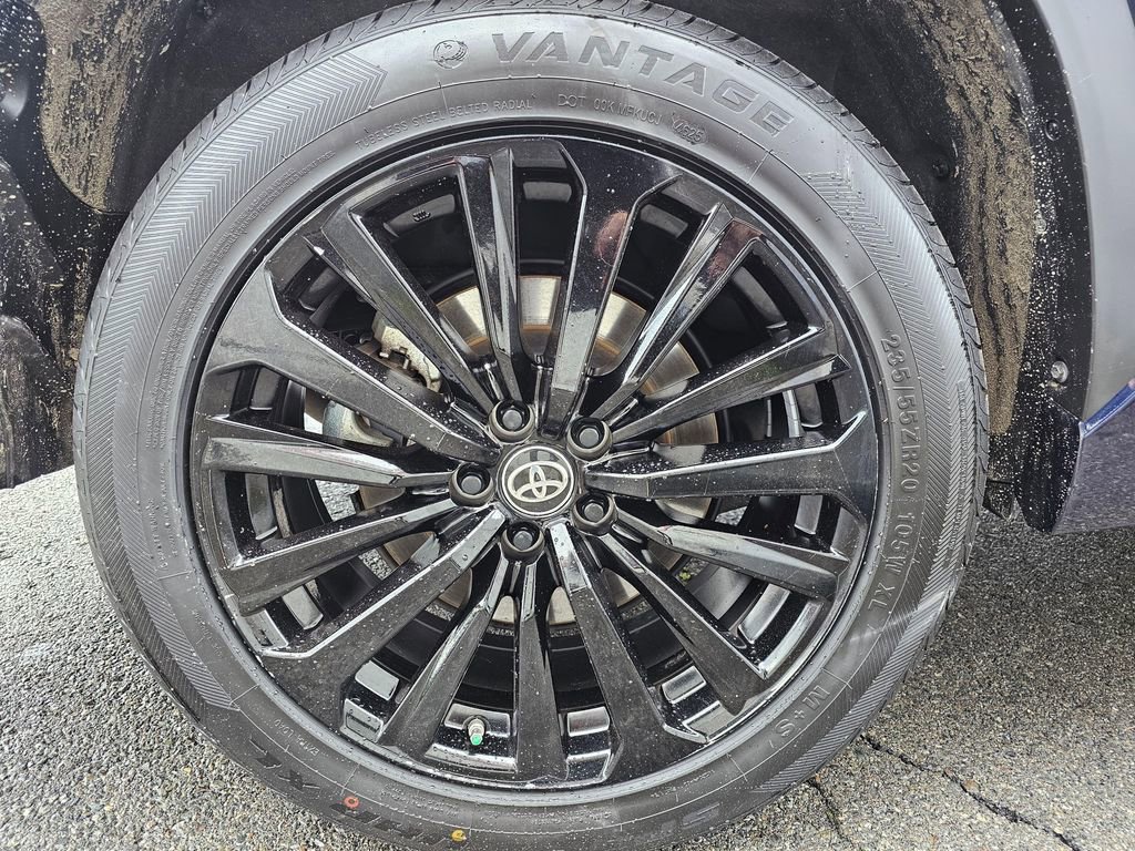 Certified 2025 Toyota Highlander XSE image 8