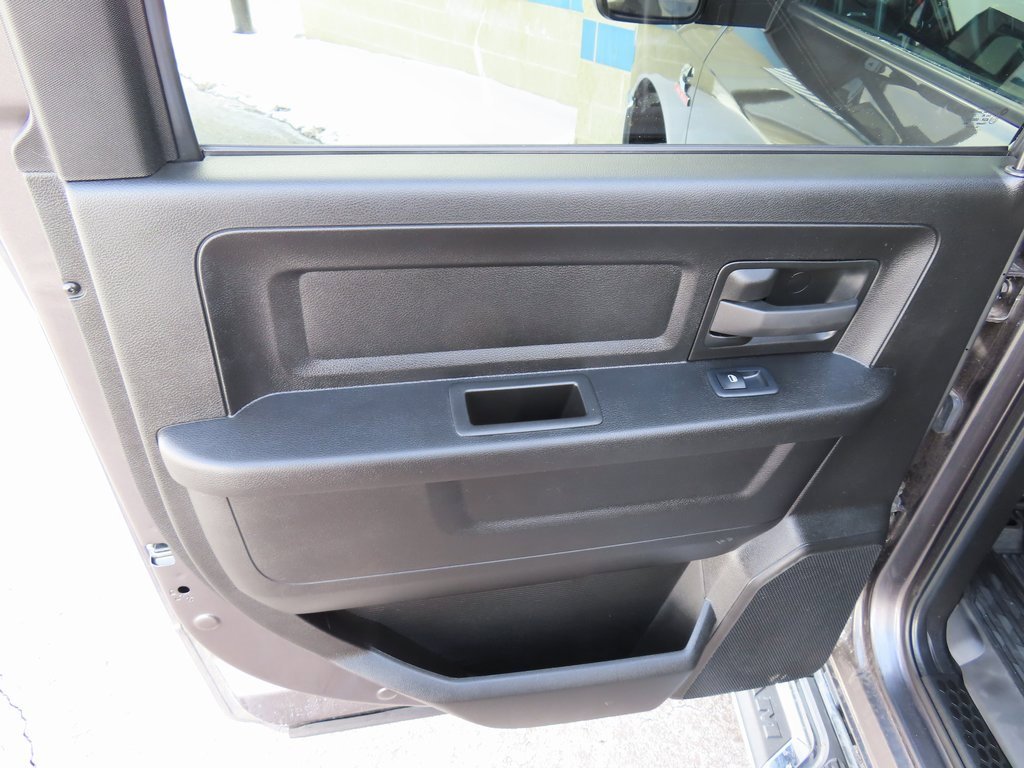 Used 2024 RAM 3500 Tradesman w/ Chrome Appearance Group image 31